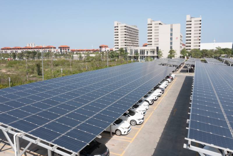 Installation d’ombrière solaire de parking d'entreprise à Lyon et en Rhône Alpes